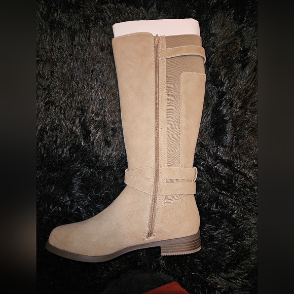 JustFab Valerie Tan Boot 9 - Picture 5 of 12